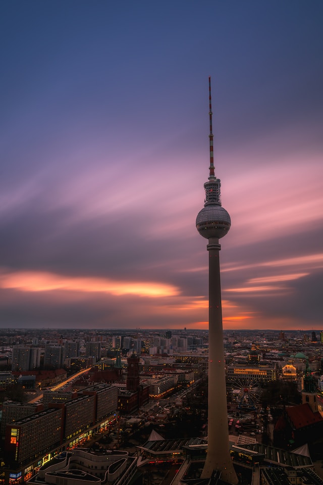 Portrait-format interior view from a SeG Kapital residence in Berlin